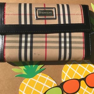 EXCELLENT CONDITION BURBERRY TRIFOLD WALLET